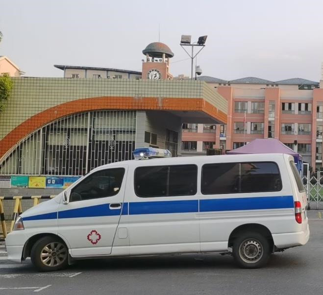 光山救护车出租护送骨折病人一公里多少钱